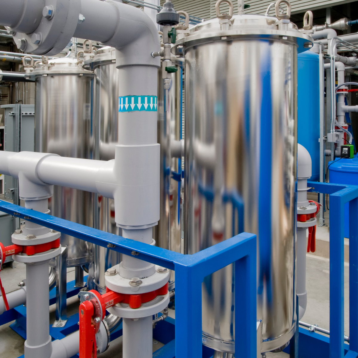 Industrial water filtration system featuring stainless steel tanks and blue piping, showcasing the HiLITE HT technology for efficient water treatment processes.